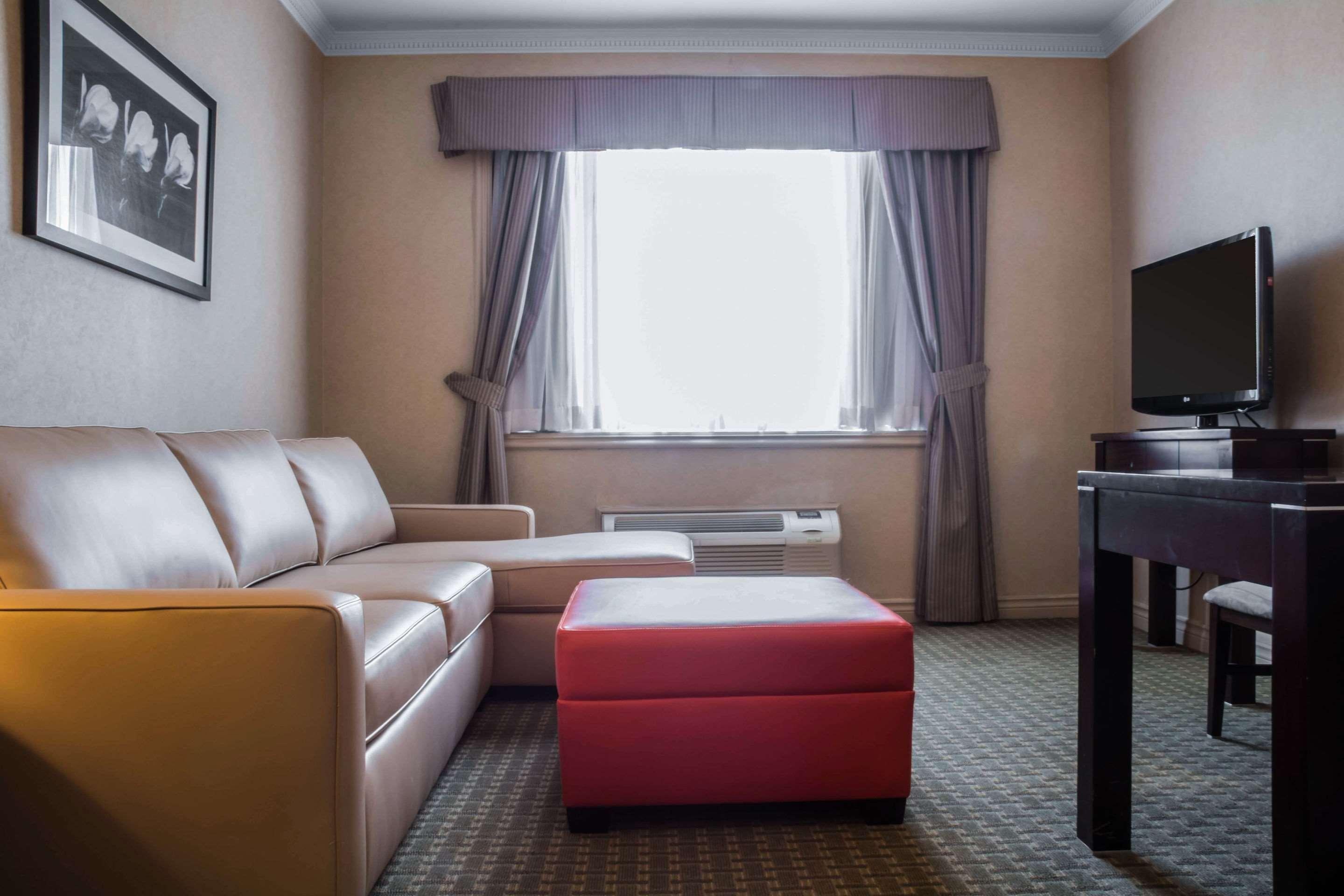 Towneplace Suites By Marriott Toronto Оуквил Екстериор снимка